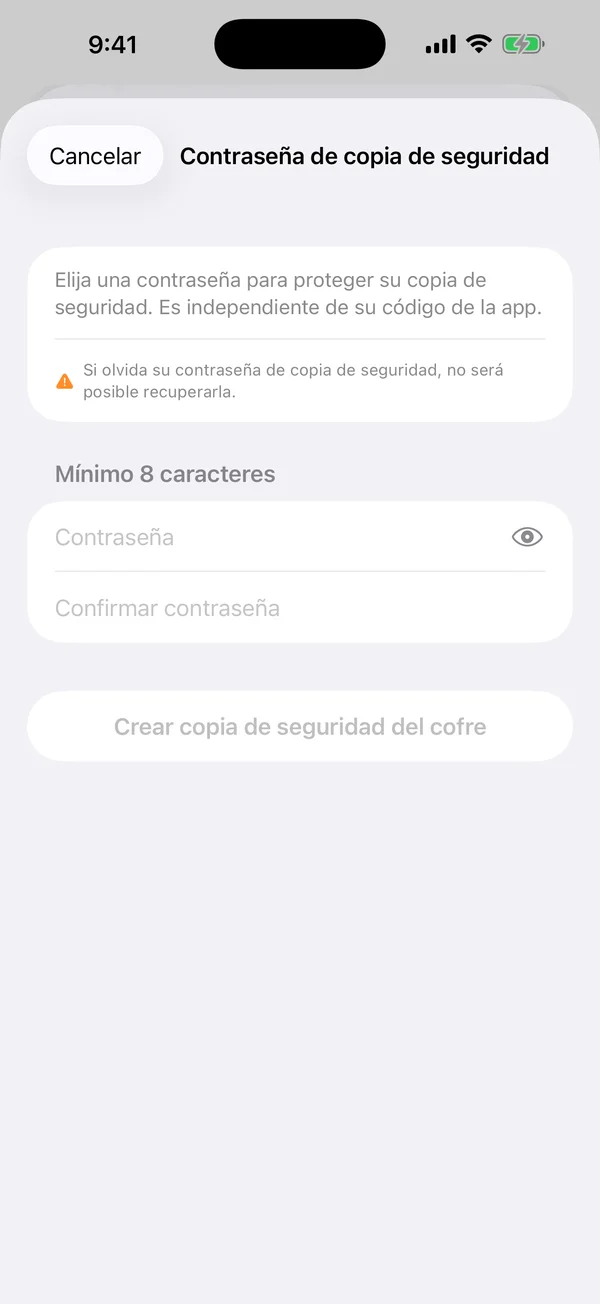 Diálogo de contraseña de copia de seguridad de AtticAlbum con campos de contraseña y confirmación, y un aviso de que la copia no se podrá recuperar si olvida la contraseña